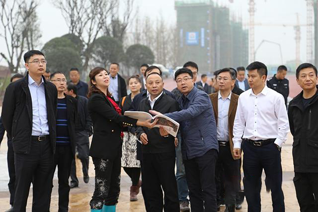 自貢市委副書記、市長(zhǎng)何樹平調(diào)研督導(dǎo)彩燈大世界