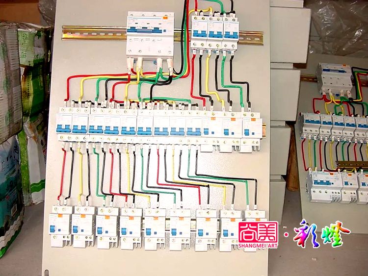 舉辦燈會(huì)用的彩燈是用三相電還是兩相電？