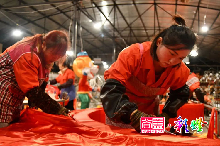 自貢彩燈如何為自貢的社會和經(jīng)濟發(fā)展服務(wù)的？